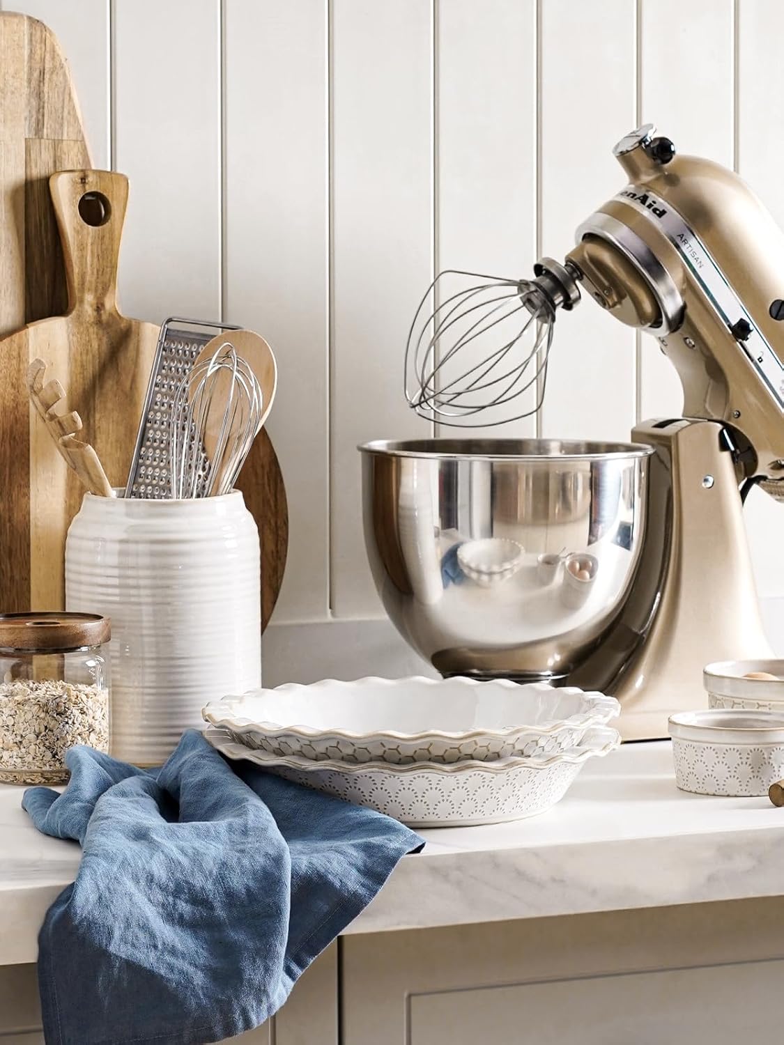 LE TAUCI Pie Pans for Baking 9 Inch, Ceramic Pie Plate for Apple Pie, Round Baking Dish Oven Safe, Embossment Housewarming Wedding Present - 36 OZ, Set of 1, Honey Comb, Arctic White