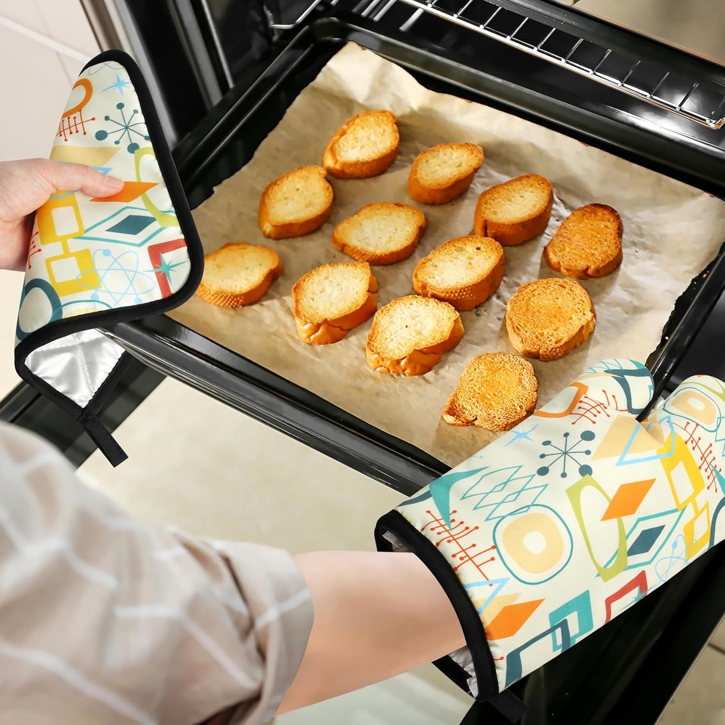 Mid Century Modern Oven Mitts and Pot Holders Sets Washable Oven Gloves Heat Resistant 4 Pcs Decorative Kitchen Hot Pads and Mitts for Baking Cooking Grilling