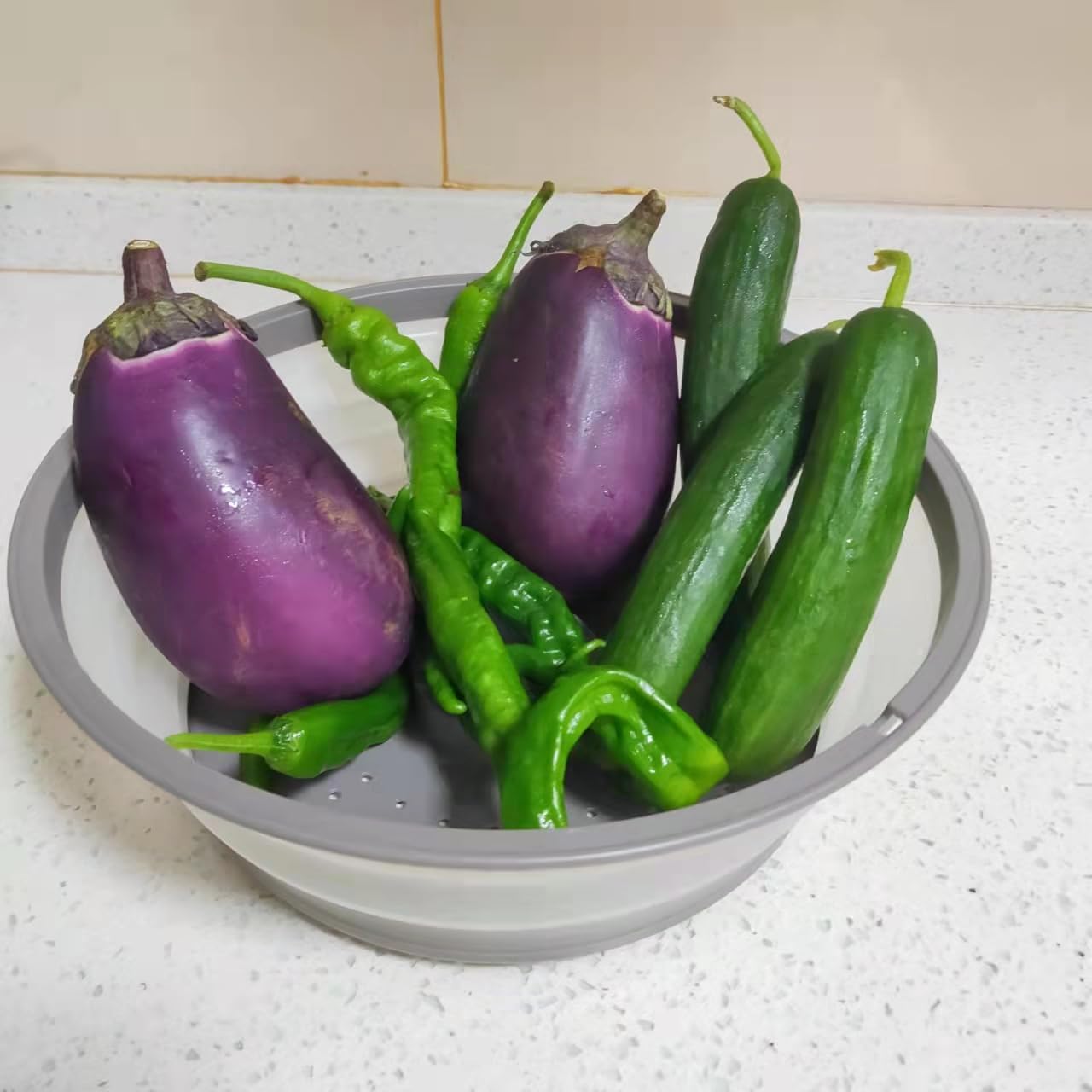 WENWELL Vented Collapsible Microwave Splatter Cover for Food,Kitchen dish bowl Plate lid Can be Hung,Dishwasher-Safe,Fruit Drainer Basket,BPA-Free Silicone & Plastic,gray