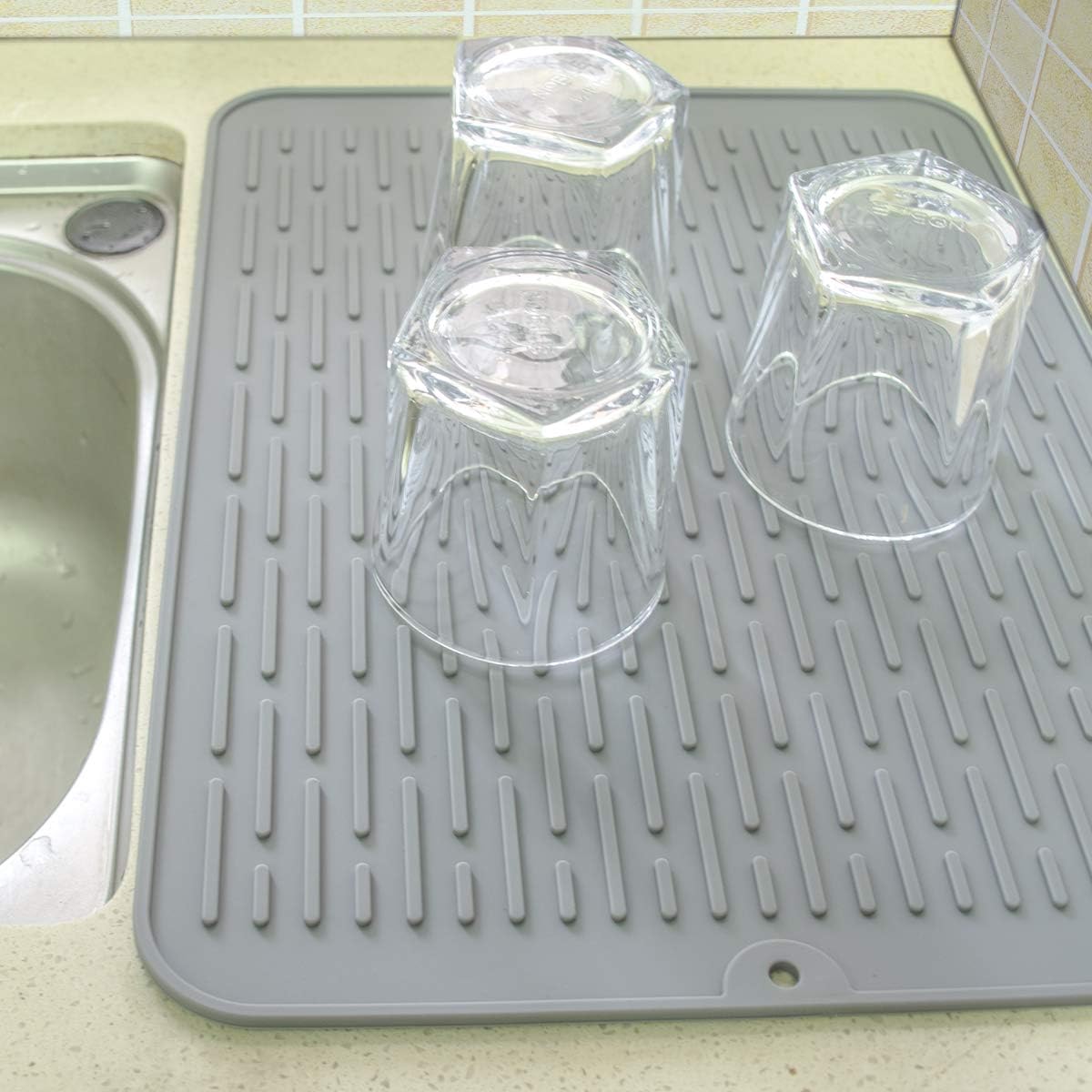 Silicone Dish Drying Mat for Multiple Usage,Easy clean,Eco-friendly,Super Sturdy Silicone Dish Drying Mat and Trivet, Dishwasher Safe, Heat Resistant (Gray, M 15.7×11.8inch)