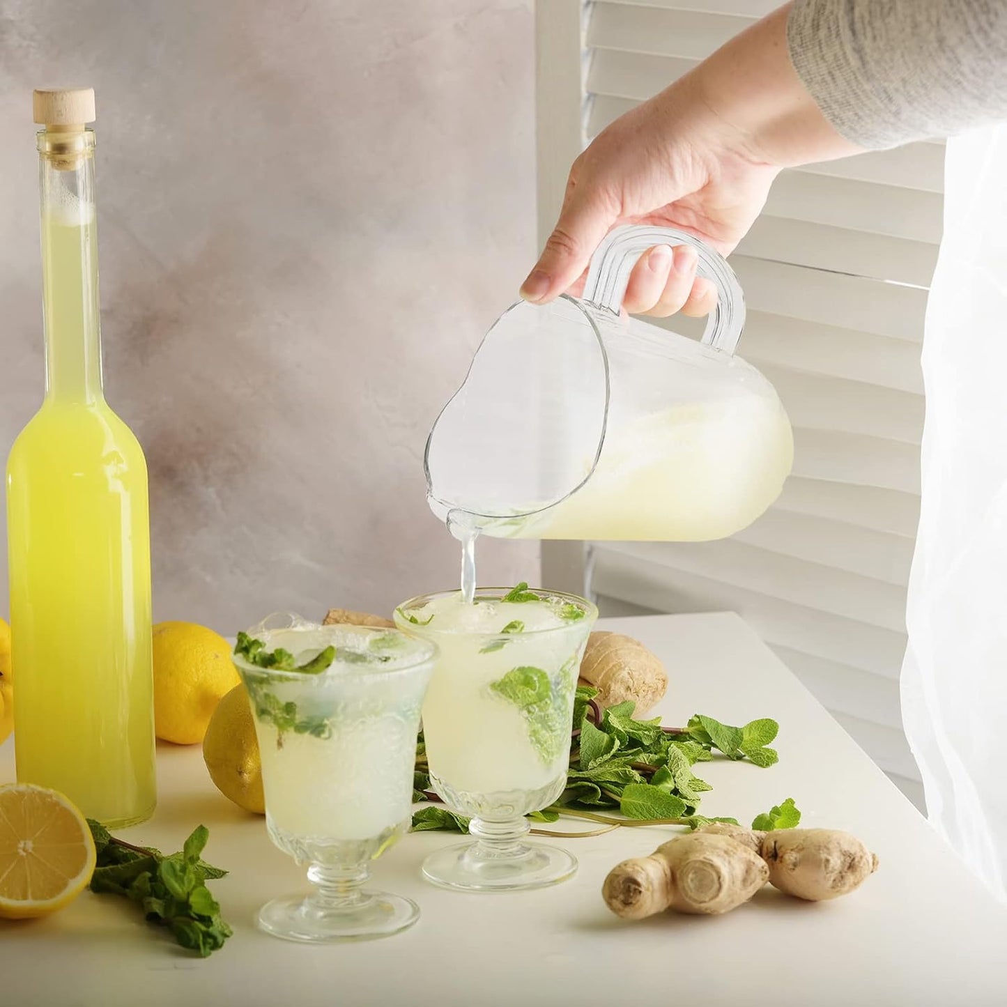 Tessco for you 6 Pcs Plastic Pitchers 60 Ounce Clear Restaurant Jug Large Water Pitcher Carafe Serve Milk Tea Juice Drink for Parties Container Dispenser Beer Jar