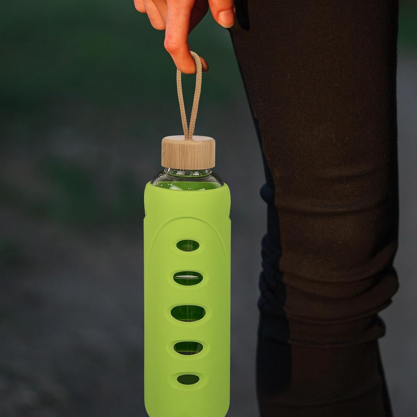 Sport 32oz Glass Water Bottle 1000ml /1 liter Borosilicate Glass Water Bottle Reusable Waterbottle Jugwith Silicone Sleeve and Unique Lid (Green