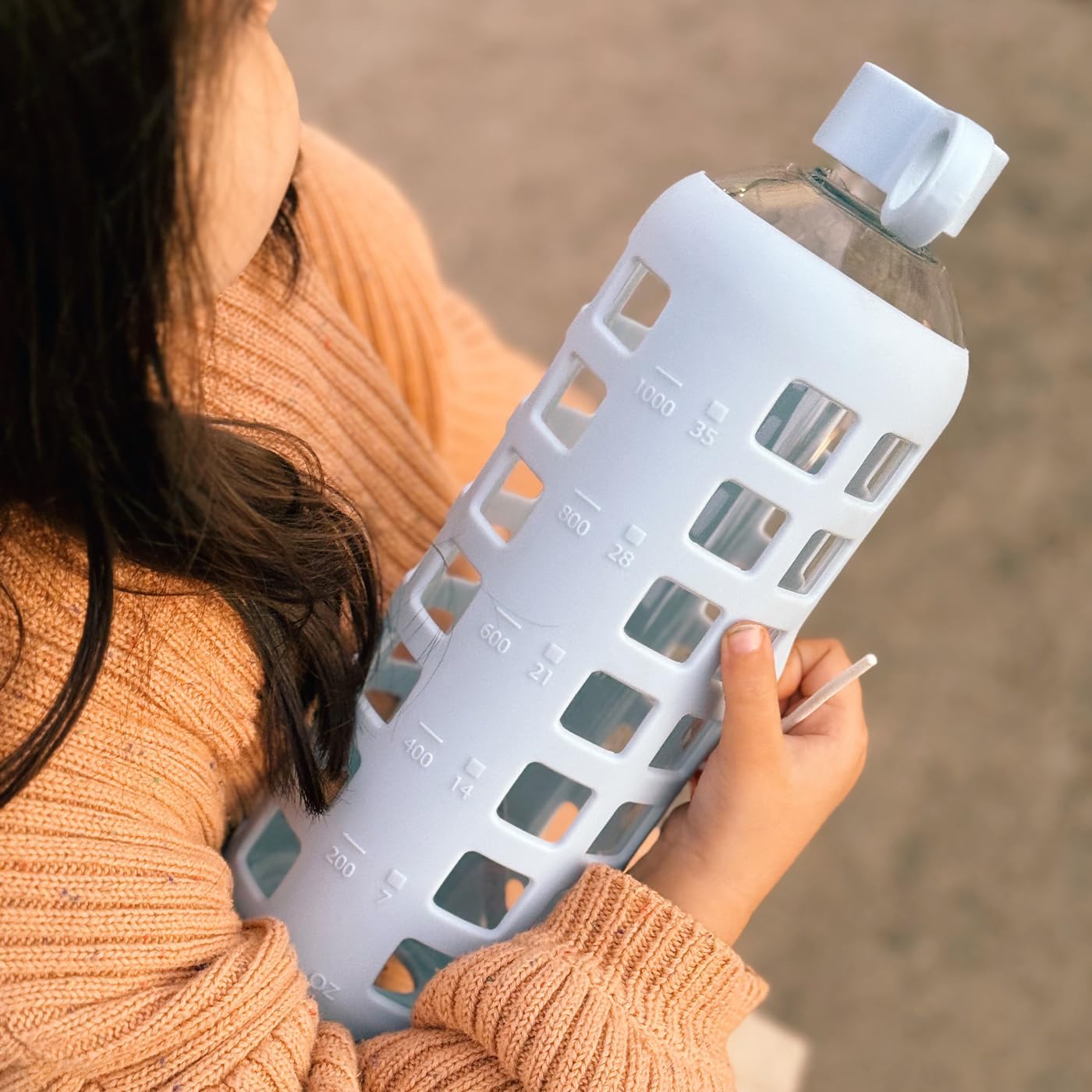 purifyou 40oz / 32oz / 22oz / 12oz Borosilicate Glass Water Bottle with Time & Volume Markers, Silicone Sleeve, Stainless Steel Lid – Reusable Glass Bottle for Water & Juice (32oz Ice Blue)