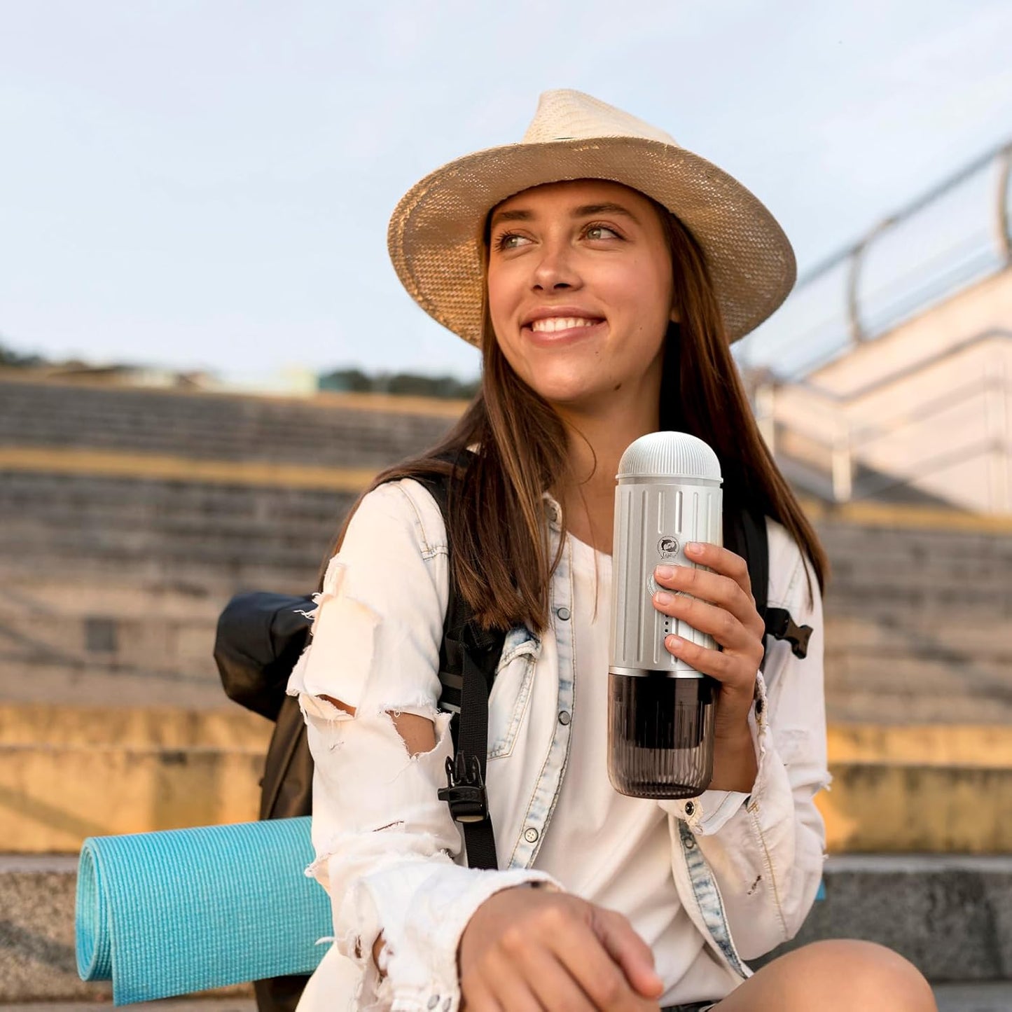 Rich Crema Portable Electric Espresso Coffee Maker, Fast self-heating 2 IN 1 Extraction System Espresso Machine, Support Ground Coffee and NS capsule, for Travel、Car、Hiking、Climbing（White）