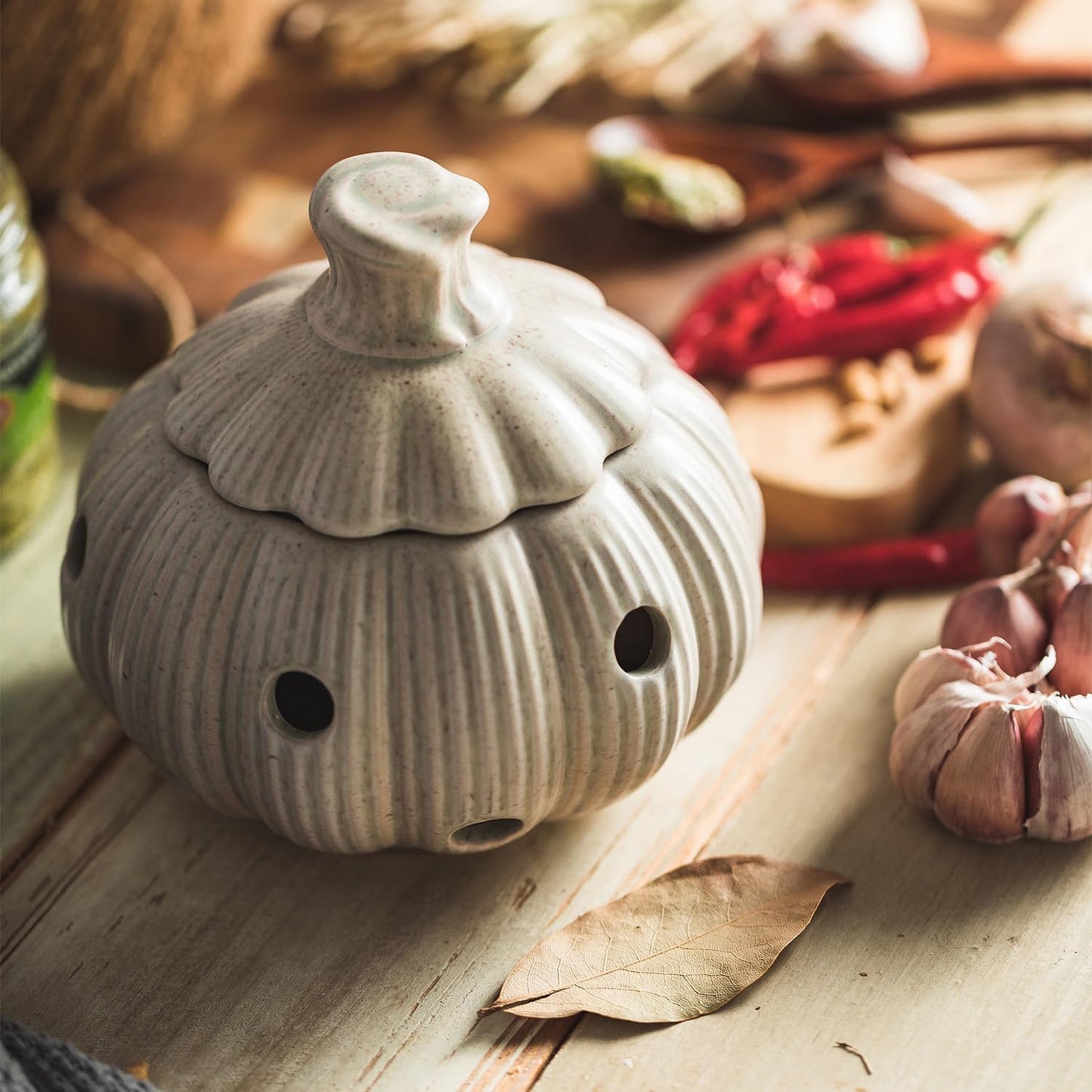 Ceramic Garlic Keeper for Counter, Garlic Holder with Lid and Holes Large Garlic Saver and Storage Cute Kitche Gadget, Yellow