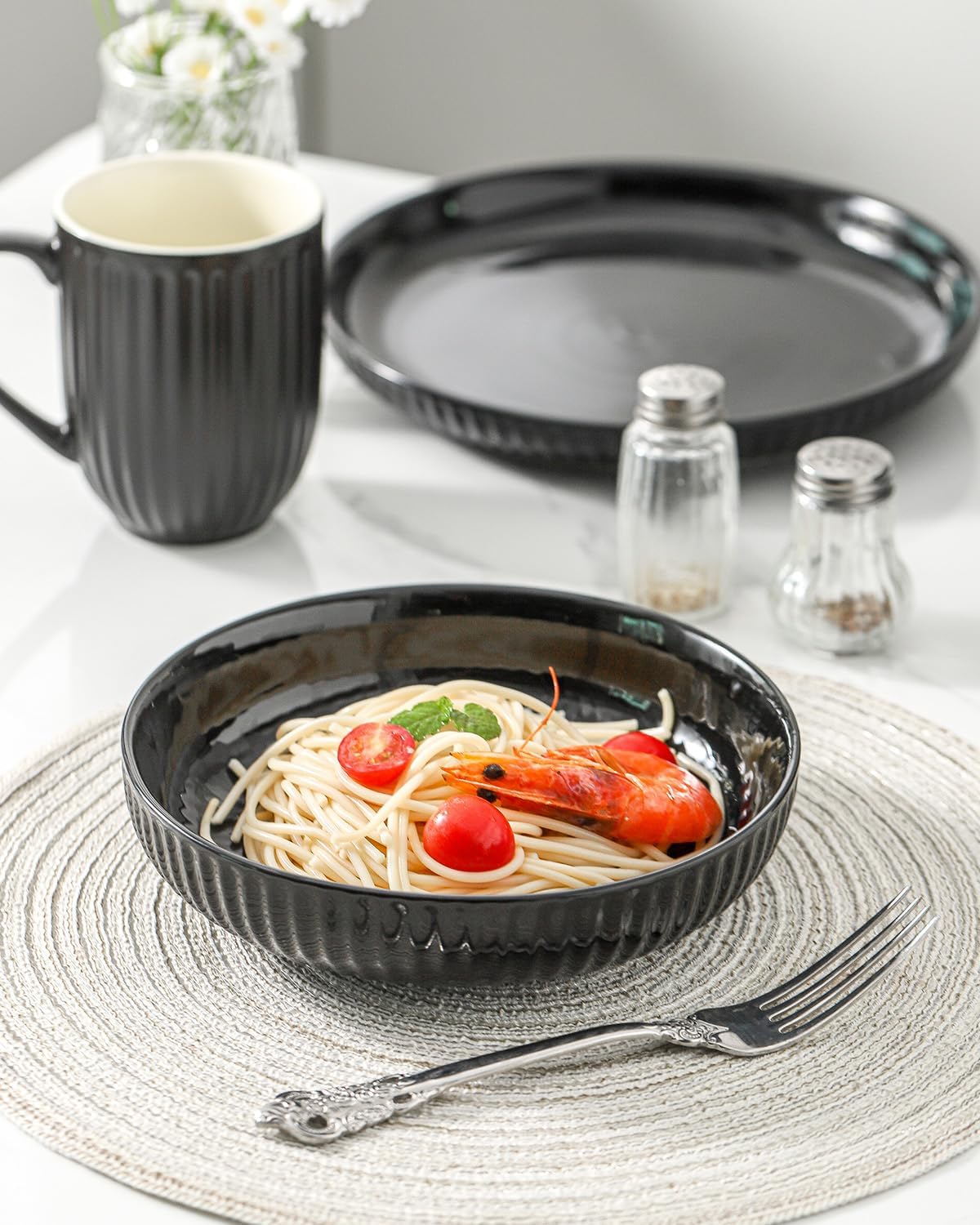 Hasense Pasta Bowls Set of 4, 30 oz Porcelain Dinner Bowls, Salad Bowls for Kitchen, Wide and Shallow Plates, Ideal Home Decor for Mother's Day Present, Microwave & Dishwasher, Oven Safe, Black
