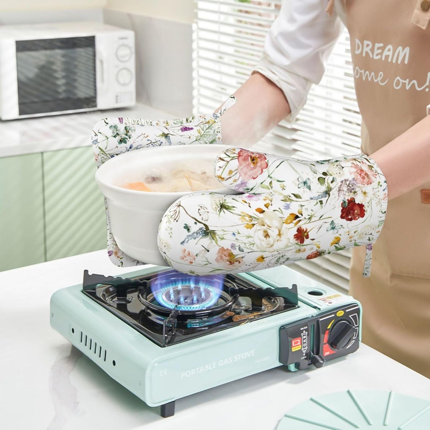 Wildflower Flower Oven Mitts and Pot Holders Set of 4 Silicone Boho Butterfly Hydrangea Kitchen Mitten Gloves and Watercolor Florals Potholders Set Oven Gloves Hot Holders for Kitchen