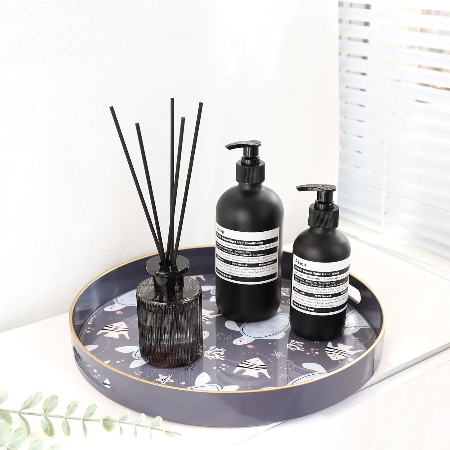 Spsyrine Decorative Serving Tray with Handles, Lacquered Coffee Table Tray for Ottoman, Round Waterproof Platters for Centerpieces, Parties, Living Room, Kitchen Counter Organization Turtle