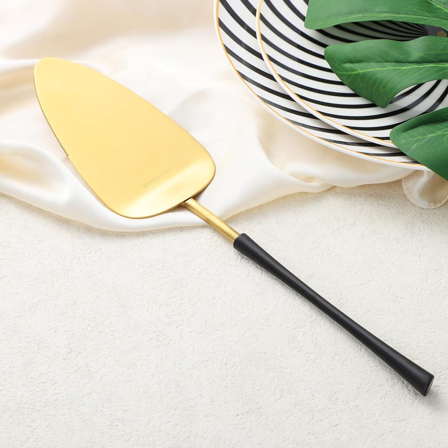 black gold Cake Cutter,Stainless Steel Pie Spatula Serrated,Cake Pizza Cutter Tart Dessert Slicer Comfortable Handle (black gold)