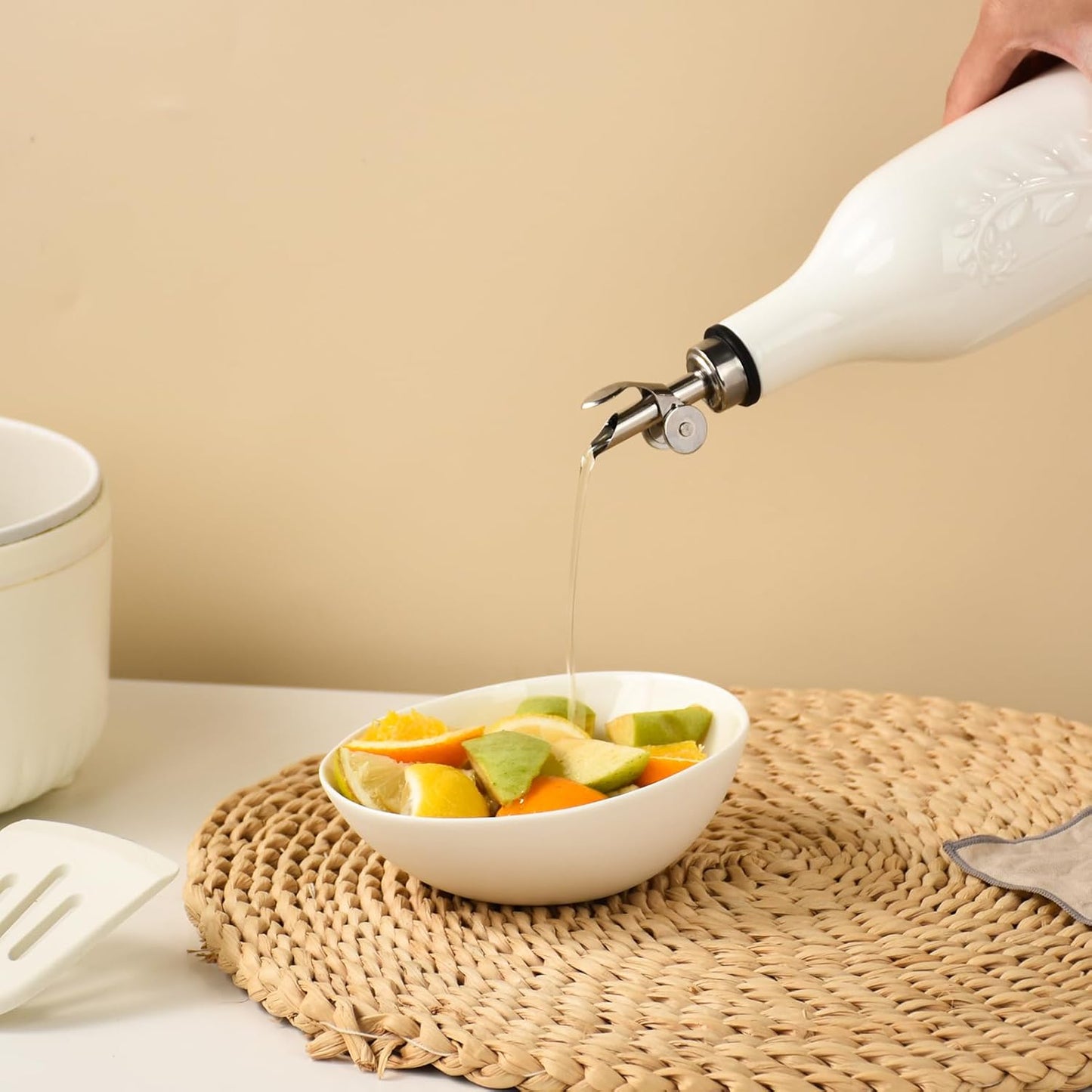 22 Oz Olive Oil Dispenser Bottle with Spout, Ceramic Large Oil Dispenser for Kitchen, Relief Oil Cruet Vinegar Container with Automatic Stainless Steel Pourer Suitable for Oil, Vinegar, Soy Sauce