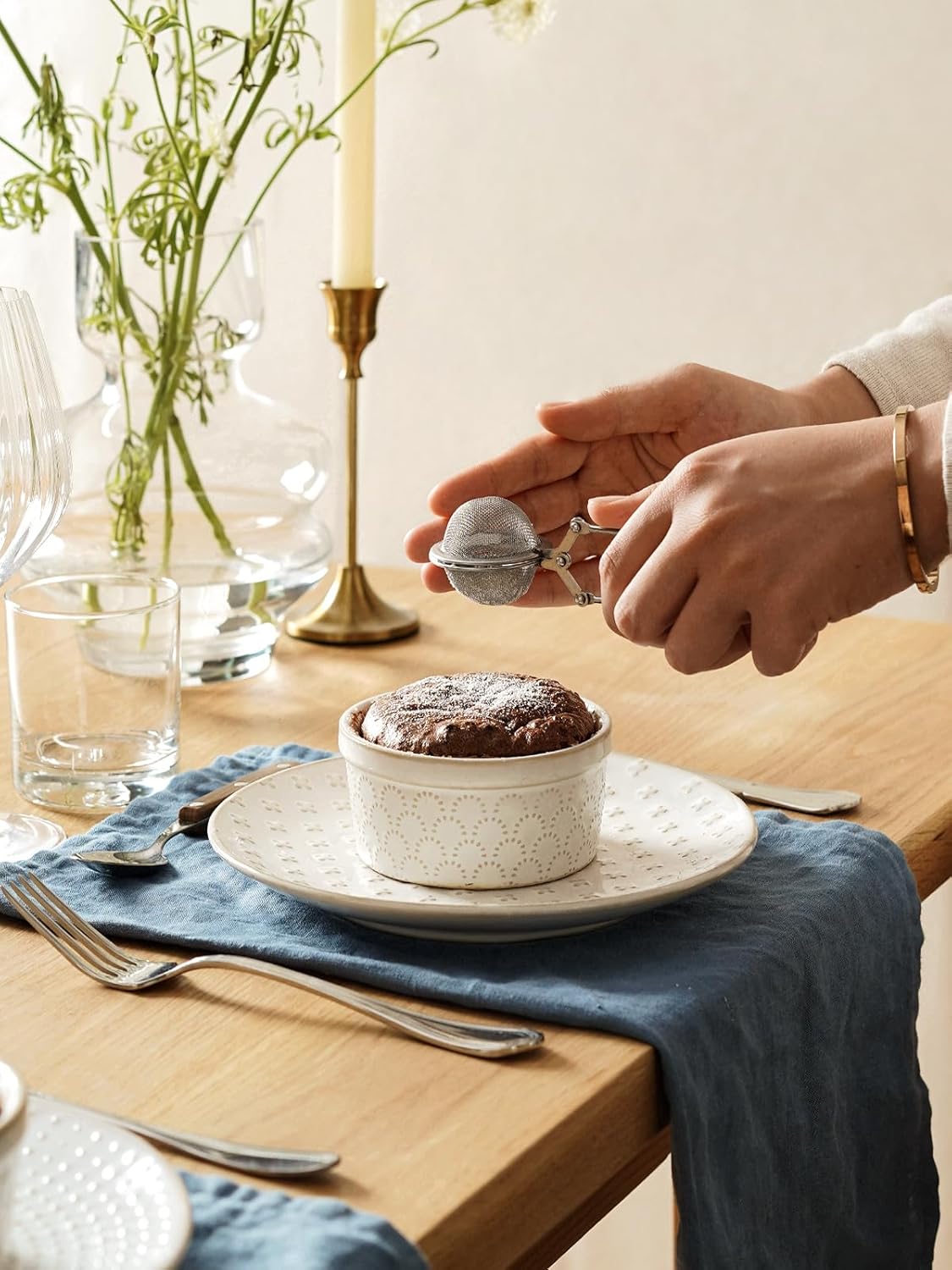 LE TAUCI Ramekins 6 oz, Ramiken for Creme Brulee, Lava Cake,Pudding, Souffle, Small Sauce Bowl,Ceramic Baking Dishes- 4 inch, Set of 4, Arctic White