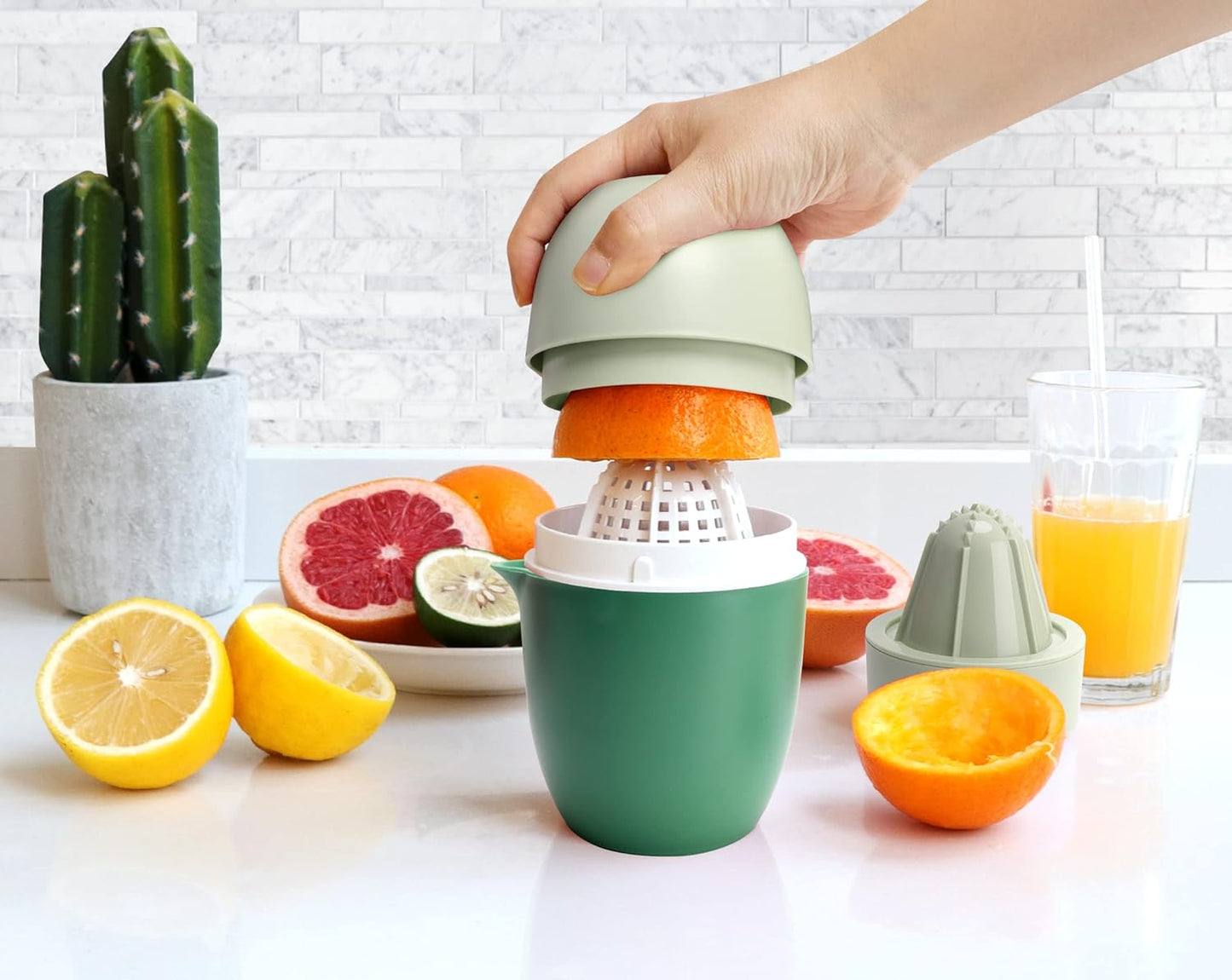 Hand Juicer - Citrus Juicer with Lemon Shape - Hand Lemon Juicer with Two Press Options for Different Fruits (Green)