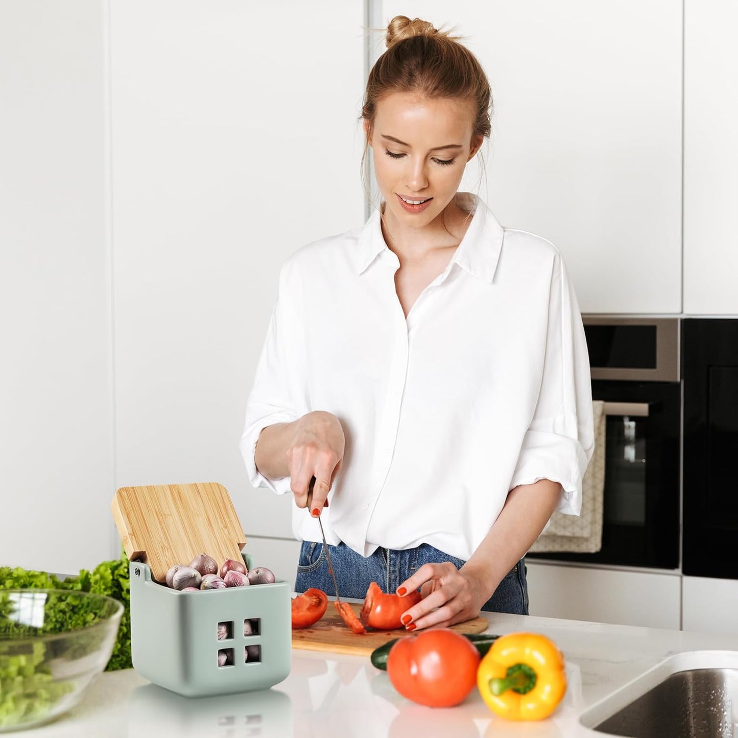 Garlic Container for Counter Ceramic Garlic Keeper Storage Garlic Holder with Lid to Keep Your Garlic Cloves Fresh Longer(Green)