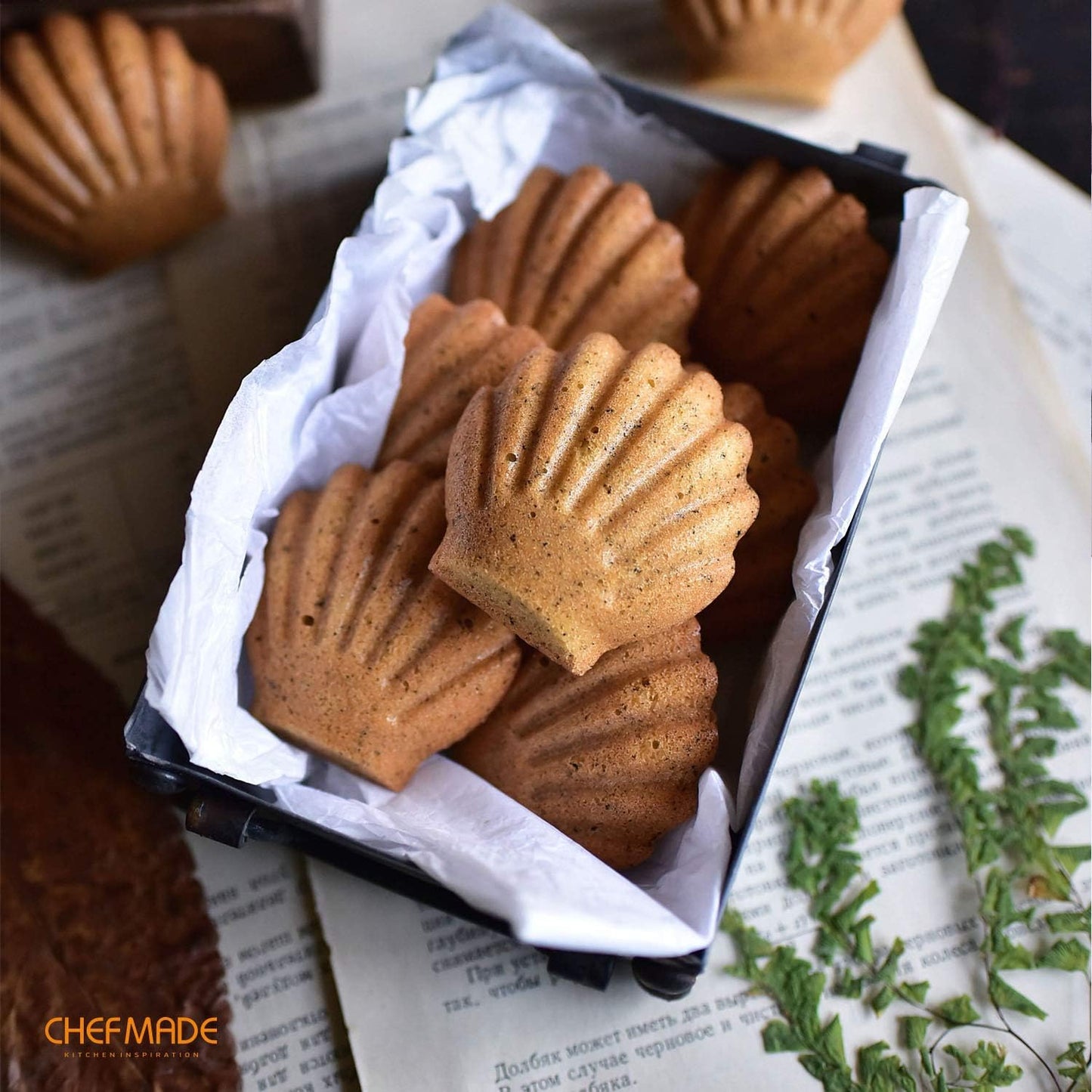 CHEFMADE Madeleine Mold Cake Pan, 12-Cavity Non-Stick Scallop Madeline Bakeware for Oven Baking (Champagne Gold)