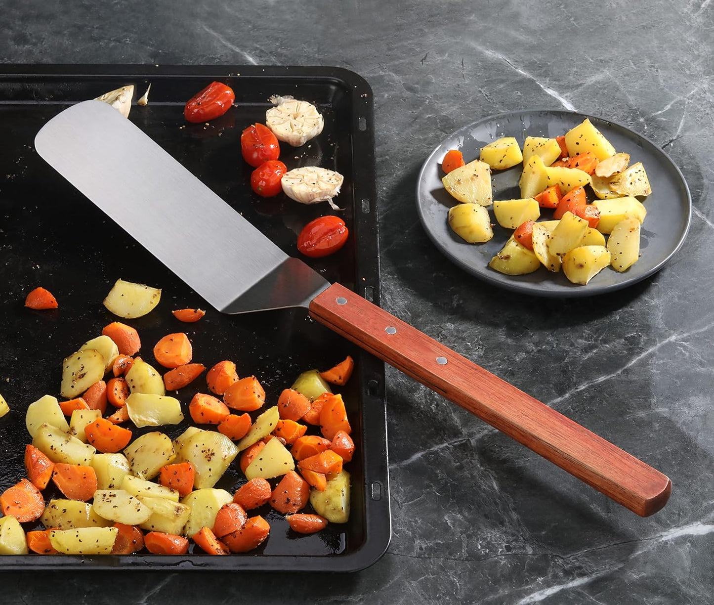 New Star Foodservice 38200 Wood Handle Flexible Grill Turner/Spatula, 21-Inch