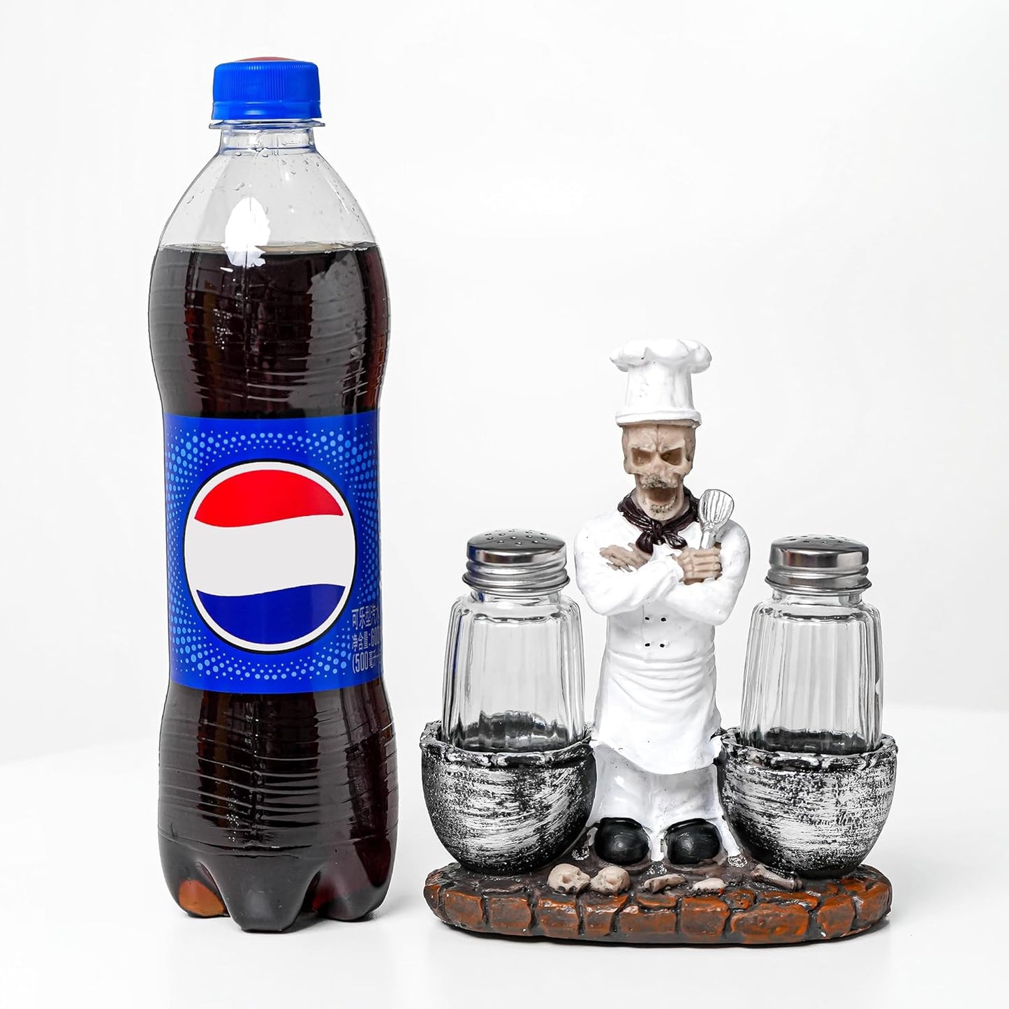 Decorative Salt and Pepper Shakers Set - Resin Skeleton Chef Figurine And Statues - Farmhouse Kitchen DéCor with Glass Spice Jars