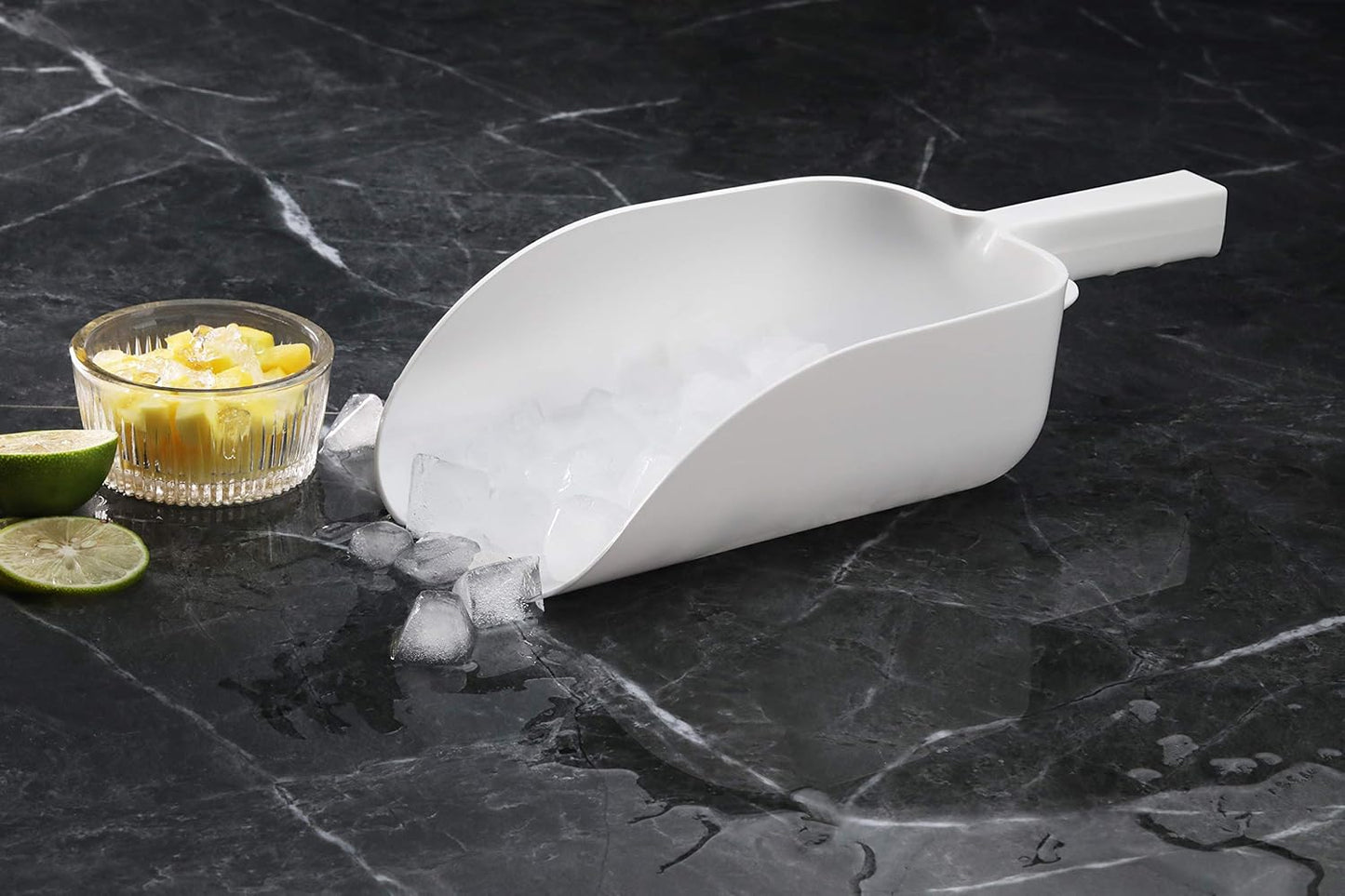 New Star Foodservice 34486 Polycarbonate Plastic Utility Ice Scoop, White, 64-Ounce