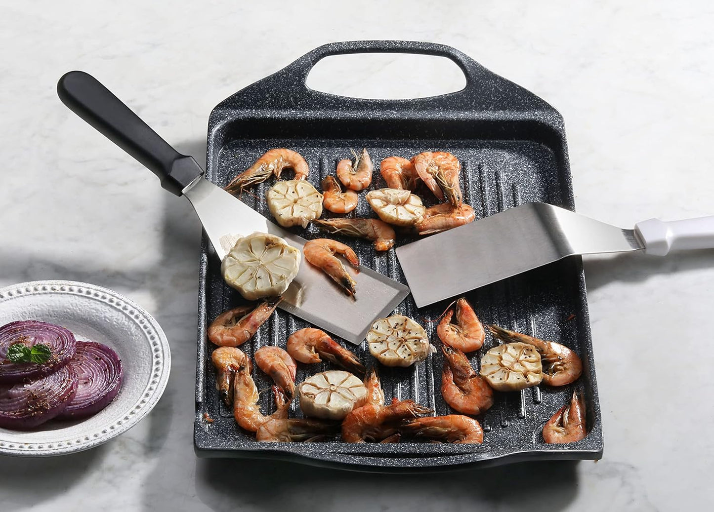 New Star Foodservice 36152 Plastic Handle Heavy Duty Hamburger Turner/Spatula with Cutting Edge, 11.5-Inch, Black