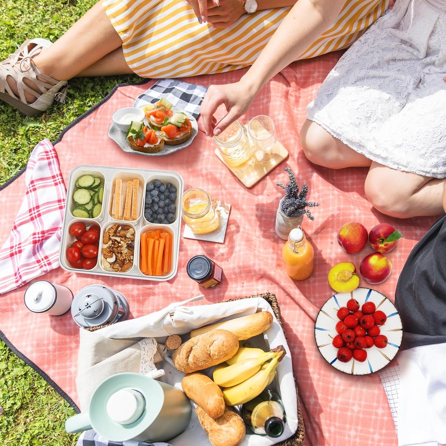 Divided Serving Tray with Lid and Handle, Portable Snack Box Container, 6 Compartments Veggie Fruit Snackle Tray, Charcuterie Platter Container for Party, Nuts, Snacks, Picnic,2 Pack, SMALL SIZE