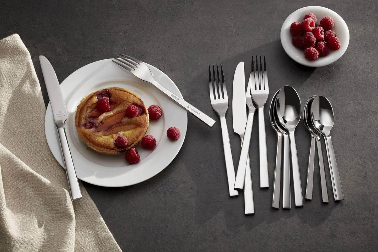 Oneida Chef's Table 24 Piece Everyday Flatware Dining Set, 3.70 LB, Metallic