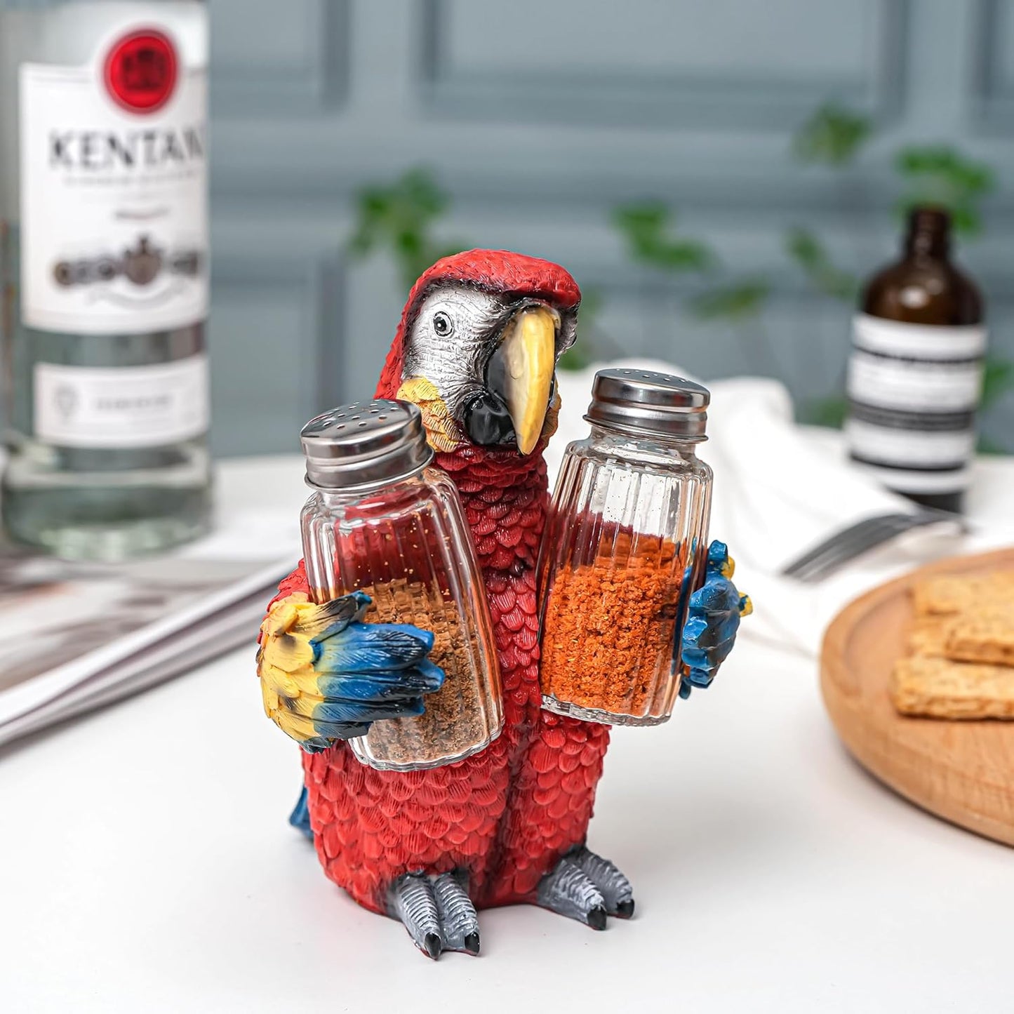 Farmhouse Style Spice Dispenser Shaker Holder - Salt And Pepper Dispenser with Resin Parrot Figurine And Statues Holder - Kitchen DéCor with Glass Spice Jars