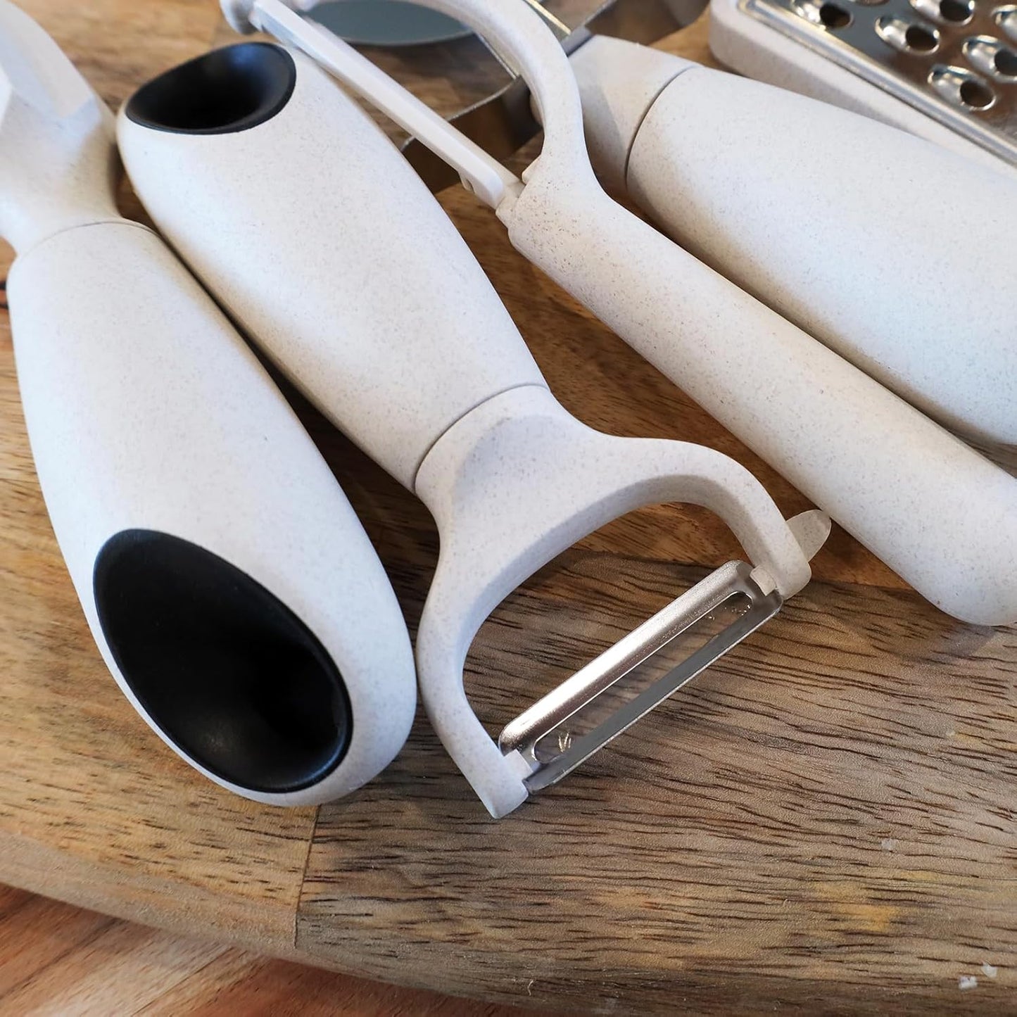 Beille Cream Stainless Steel Wheat Straw Vegetable Peeler Kitchen Utensils