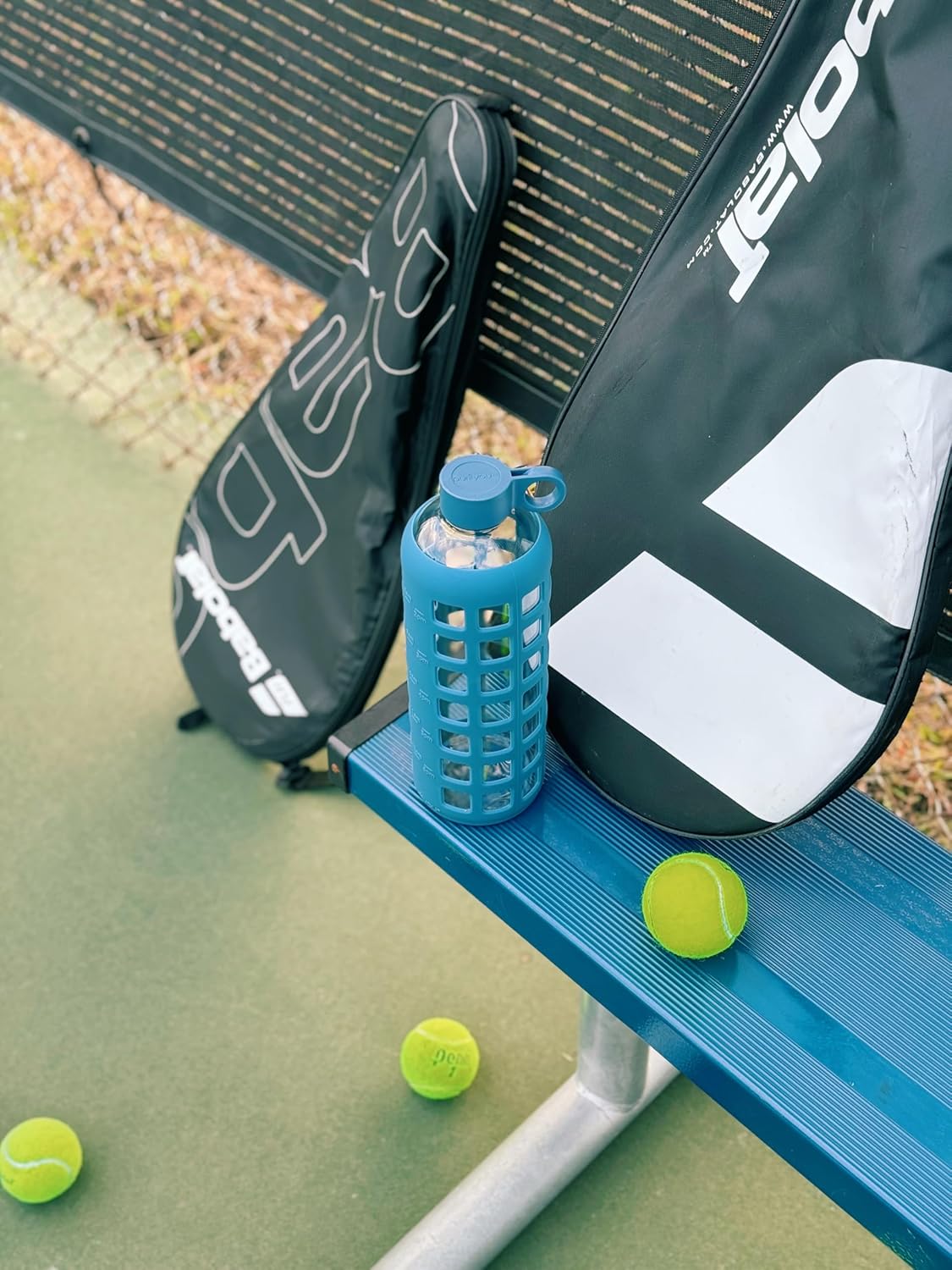 purifyou 40oz / 32oz / 22oz / 12oz Borosilicate Glass Water Bottle with Time & Volume Markers, Silicone Sleeve, Stainless Steel Lid – Reusable Glass Bottle for Water & Juice (22oz Chinese Porcelain)