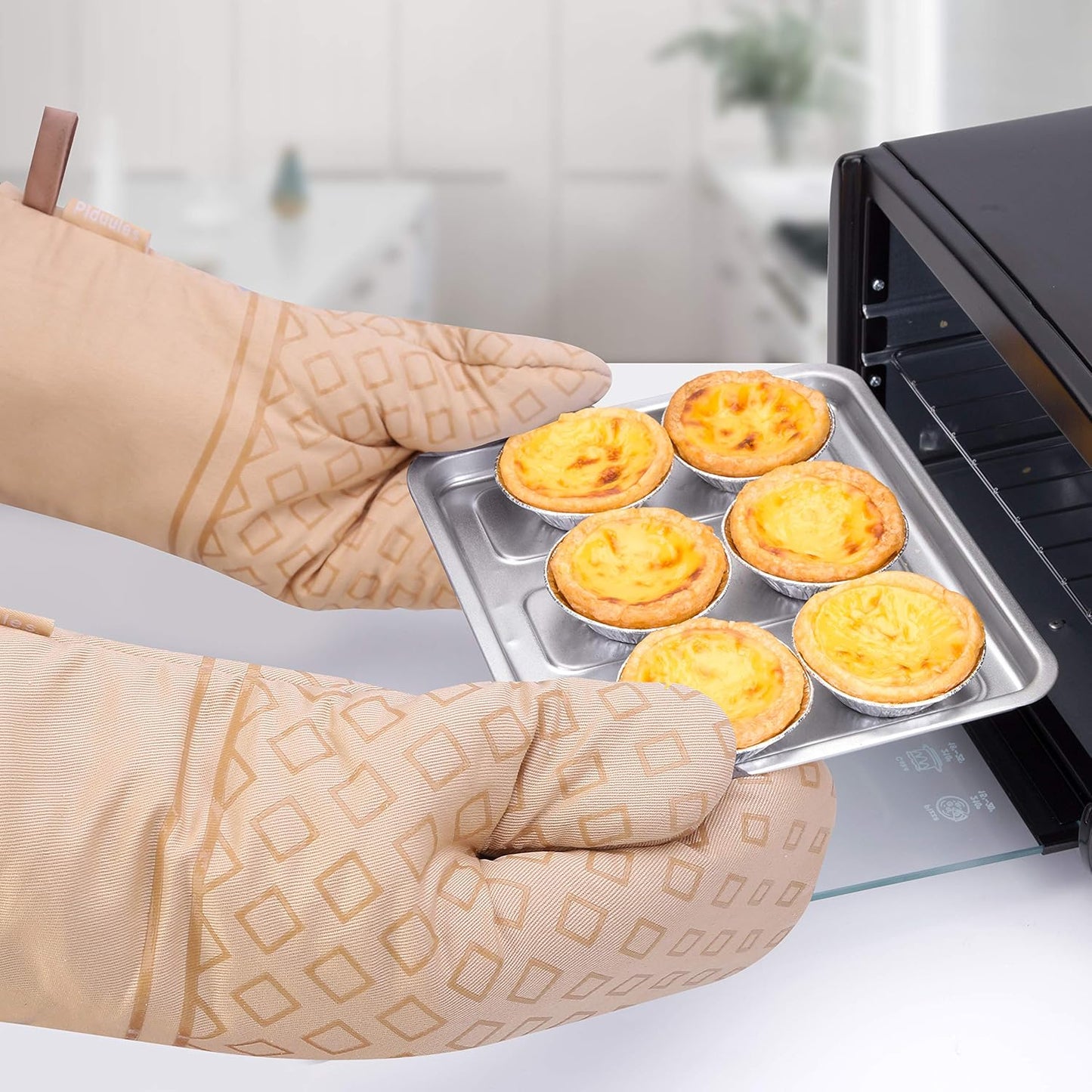 Set of 4 Oven Mitts and Pot Holders, 482 F Heat Resistant Hot Plate Moving Non-Slip Gloves for BBQ, Grill, Baking, Cooking, Oven, Microwave (Beige)